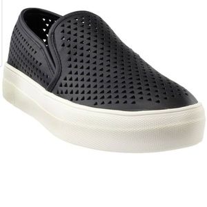 Steve Madden Black flats/loafers